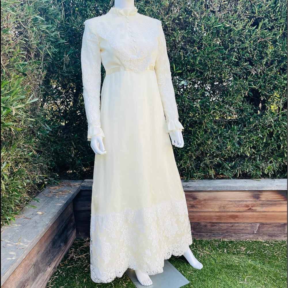 Vintage Exquisite Wedding Gown and Veil